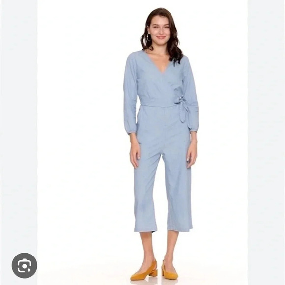Old Navy Chambray Long Sleeve Wide leg Cropped Jumpsuit women’s size Medium - Picture 2 of 15